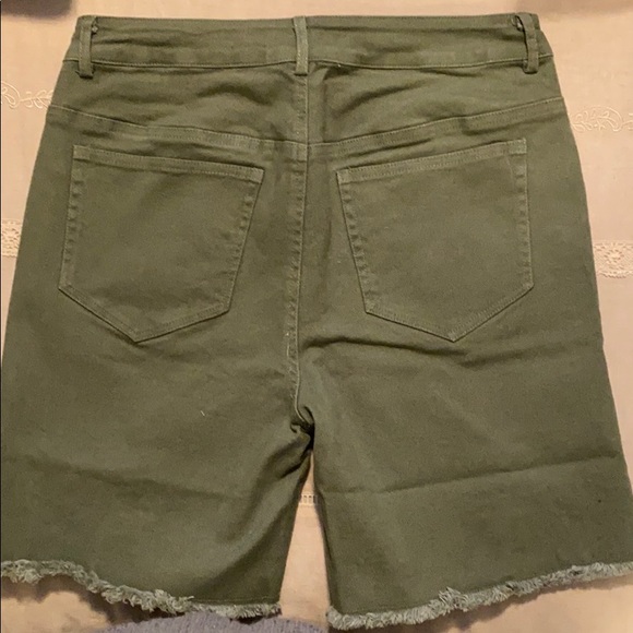 Army Distressed Biker Shorts - Picture 4 of 6
